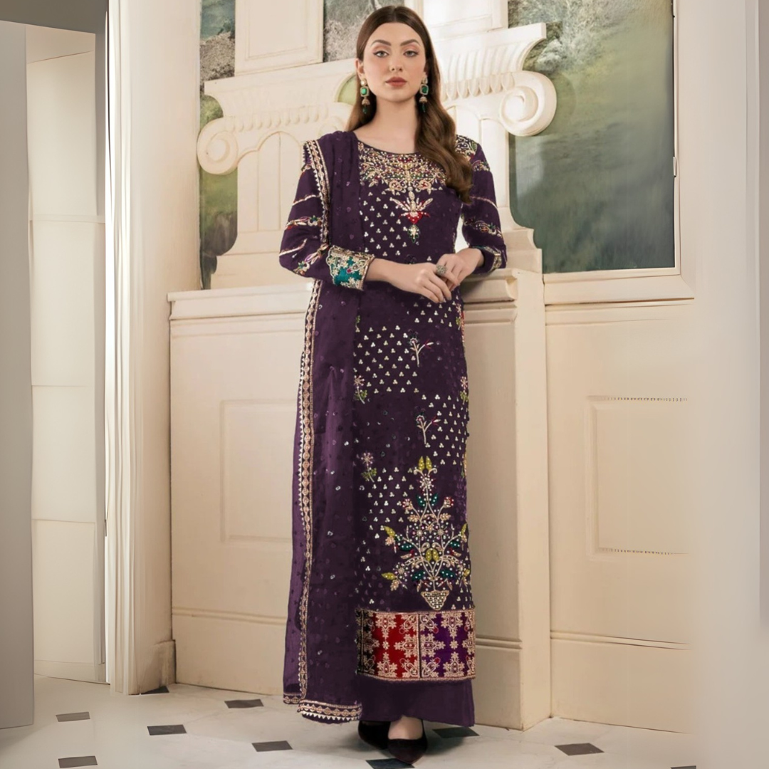 Luxurious Regal Elegance: A Masterpiece of Embroidery and Grandeur