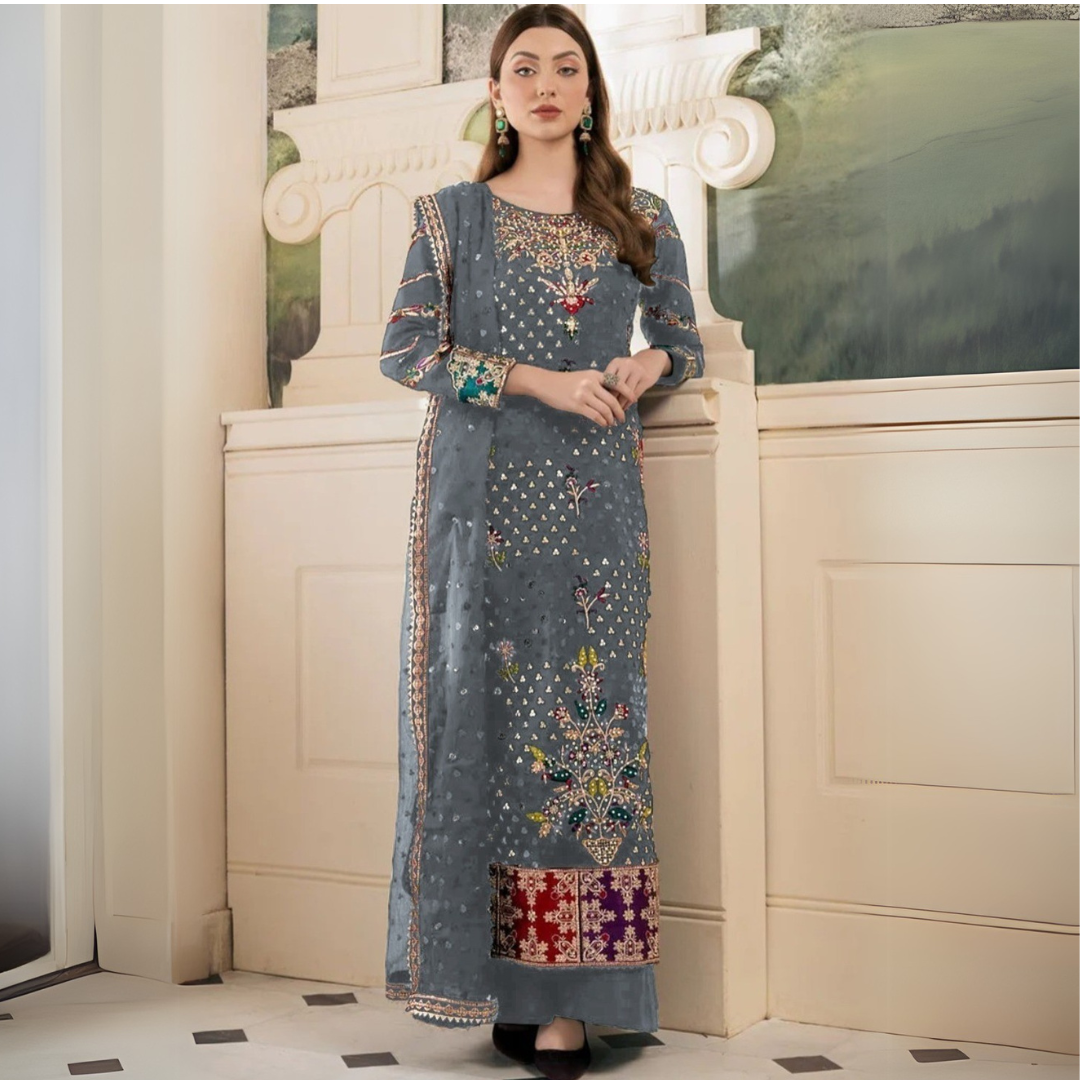 Luxurious Regal Elegance: A Masterpiece of Embroidery and Grandeur