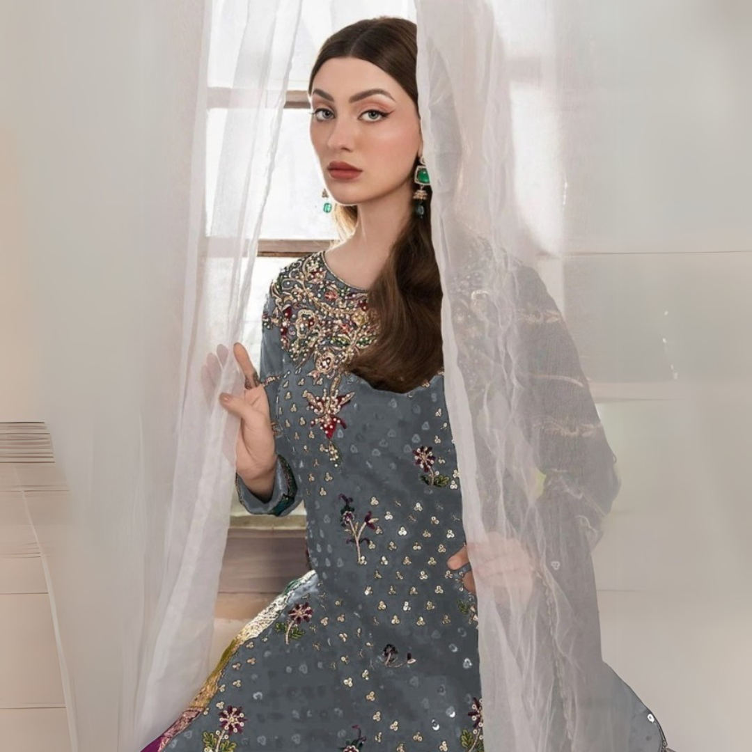 Luxurious Regal Elegance: A Masterpiece of Embroidery and Grandeur