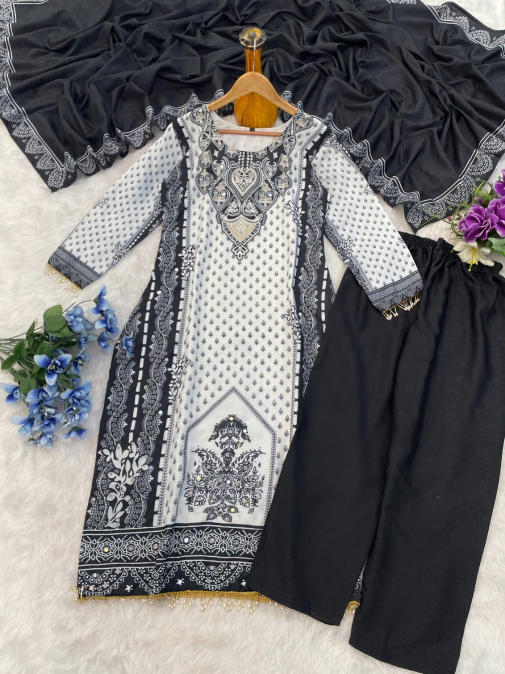 Dazzling 3-peice cotton Suite