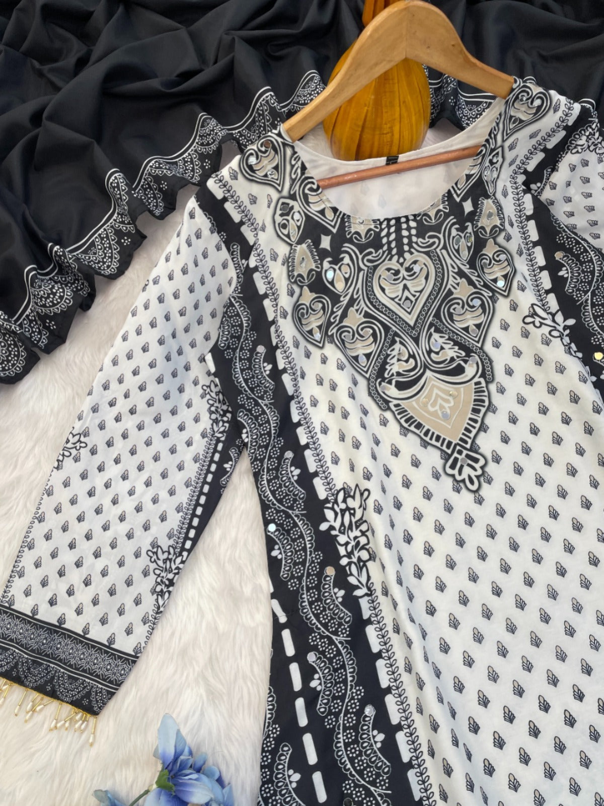 Dazzling 3-peice cotton Suite